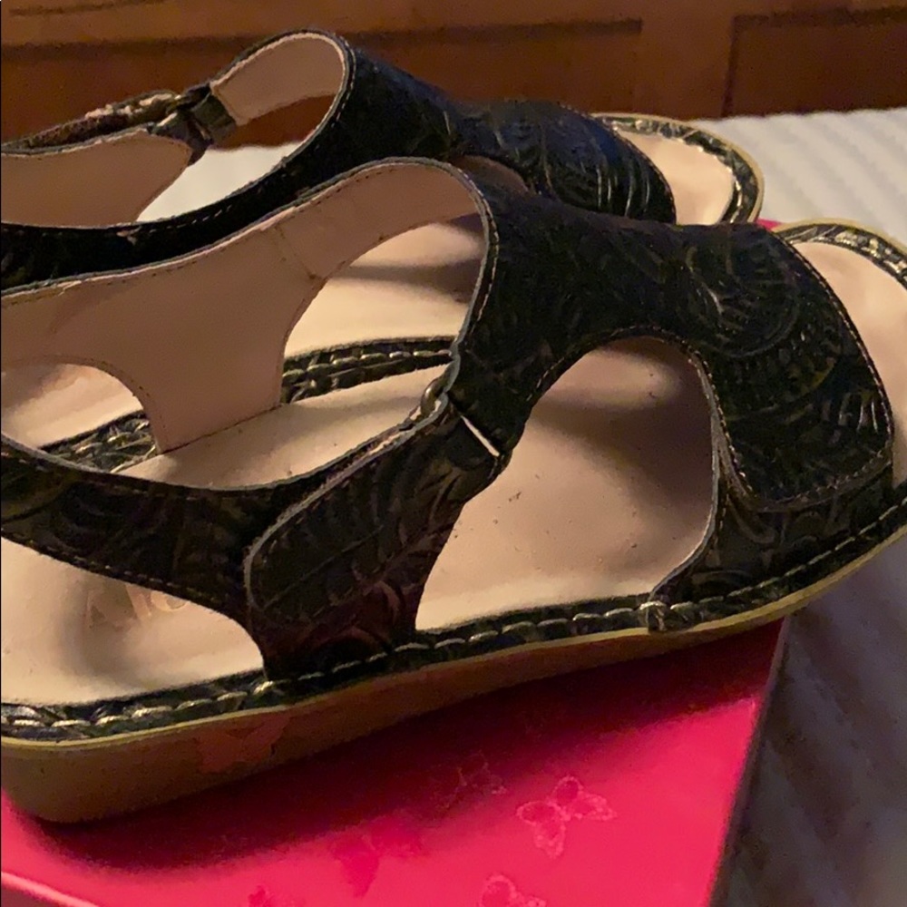 Alegria Viki sandals